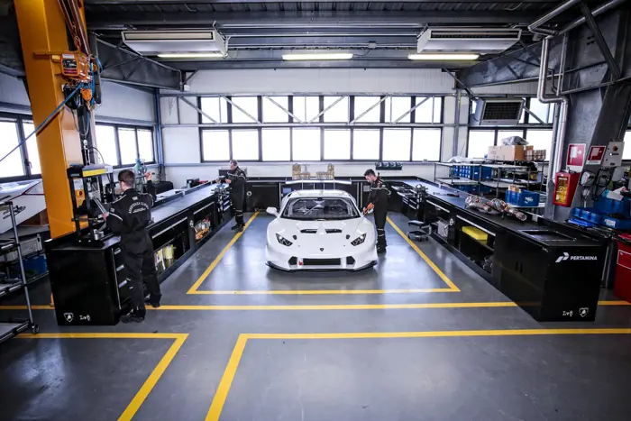 officina-lamborghini.jpg